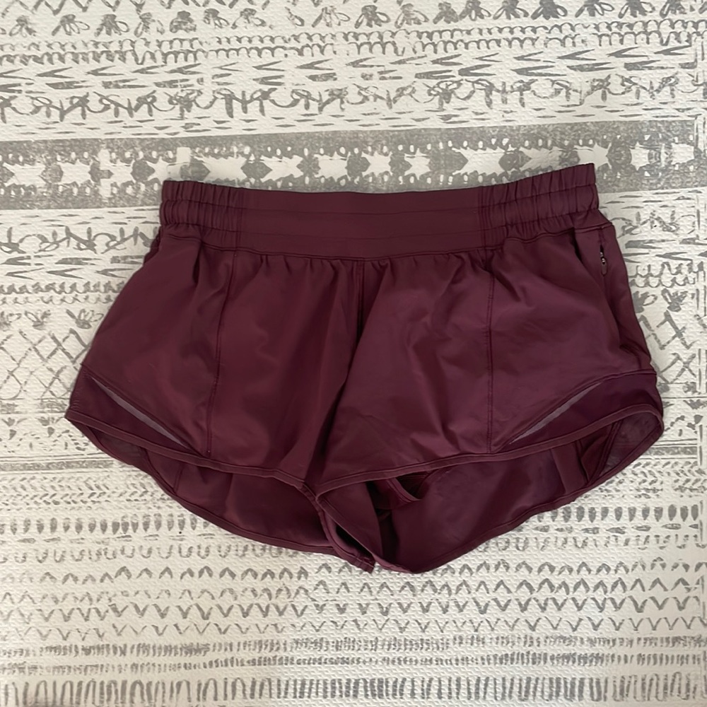 Lululemon Hotty Hot Low Rise Lined Short - 2.5"